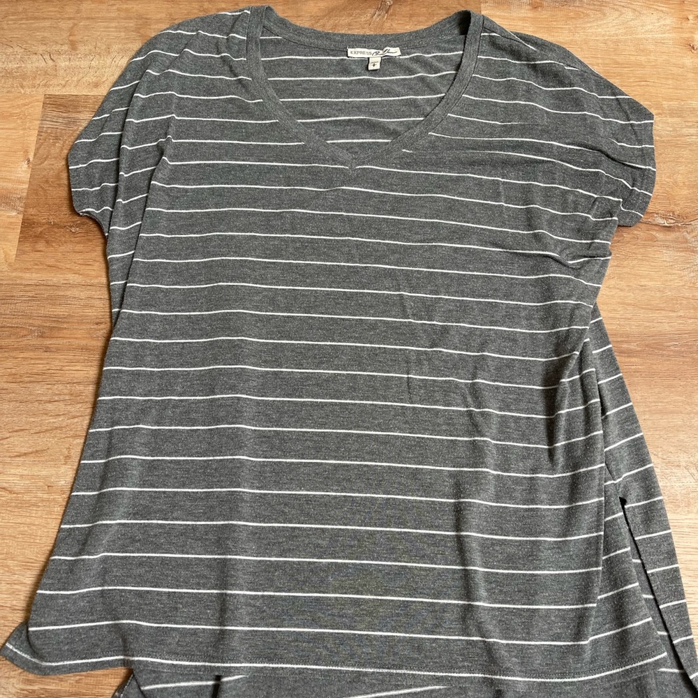 Gray and white striped t shirt size small, express